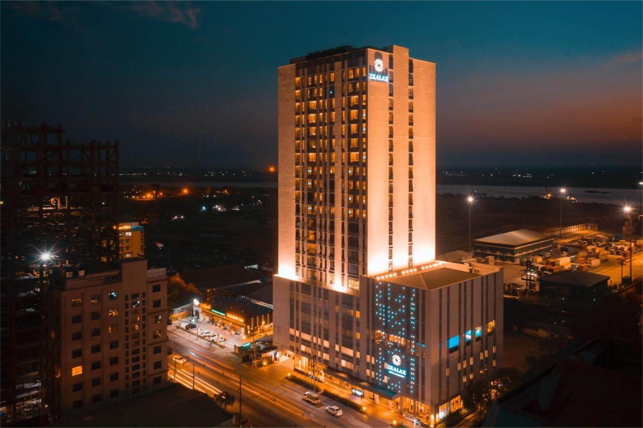 Zealax Hotel & Residence Γιανγκόν Εξωτερικό φωτογραφία