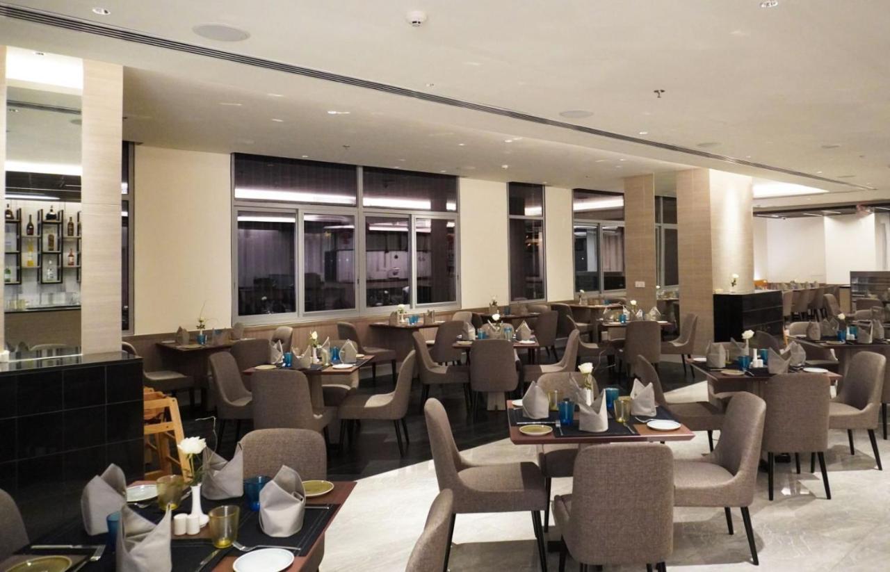 Zealax Hotel & Residence Γιανγκόν Εξωτερικό φωτογραφία